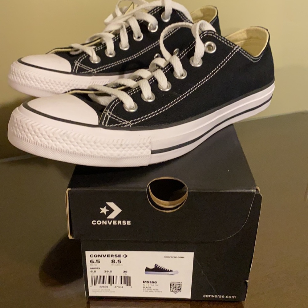 Black and white Converse All Star women’s size 8.5